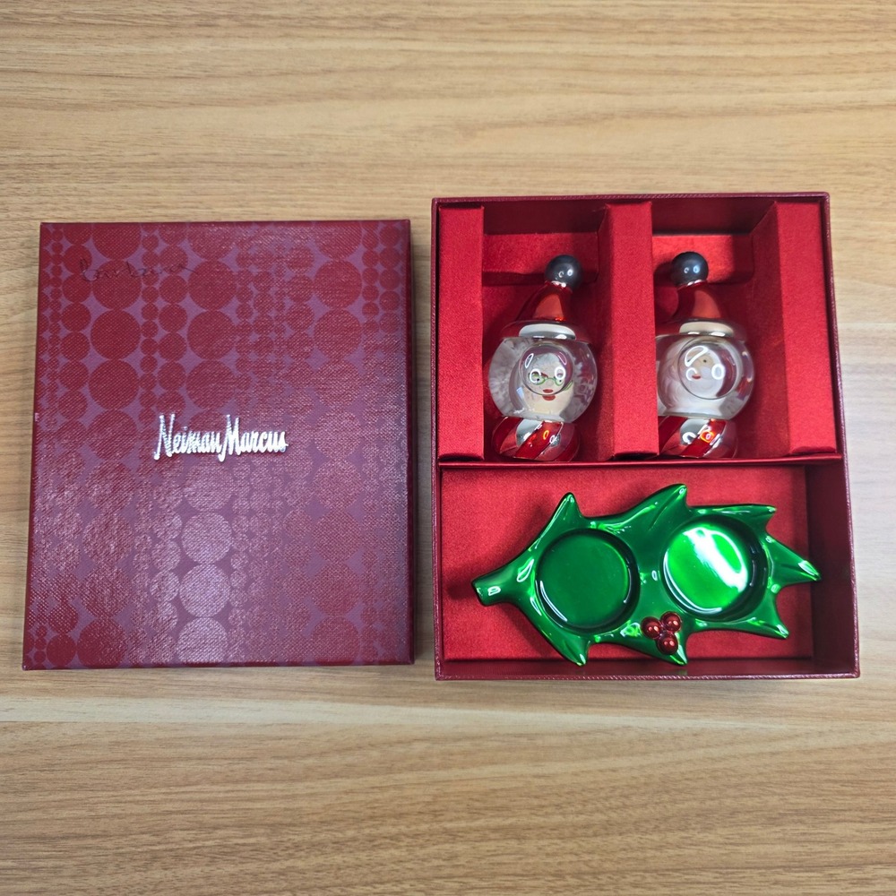 Neiman Marcus‎ Santa and Mrs Claus Snow Globe Salt & Pepper Shaker Set With Box